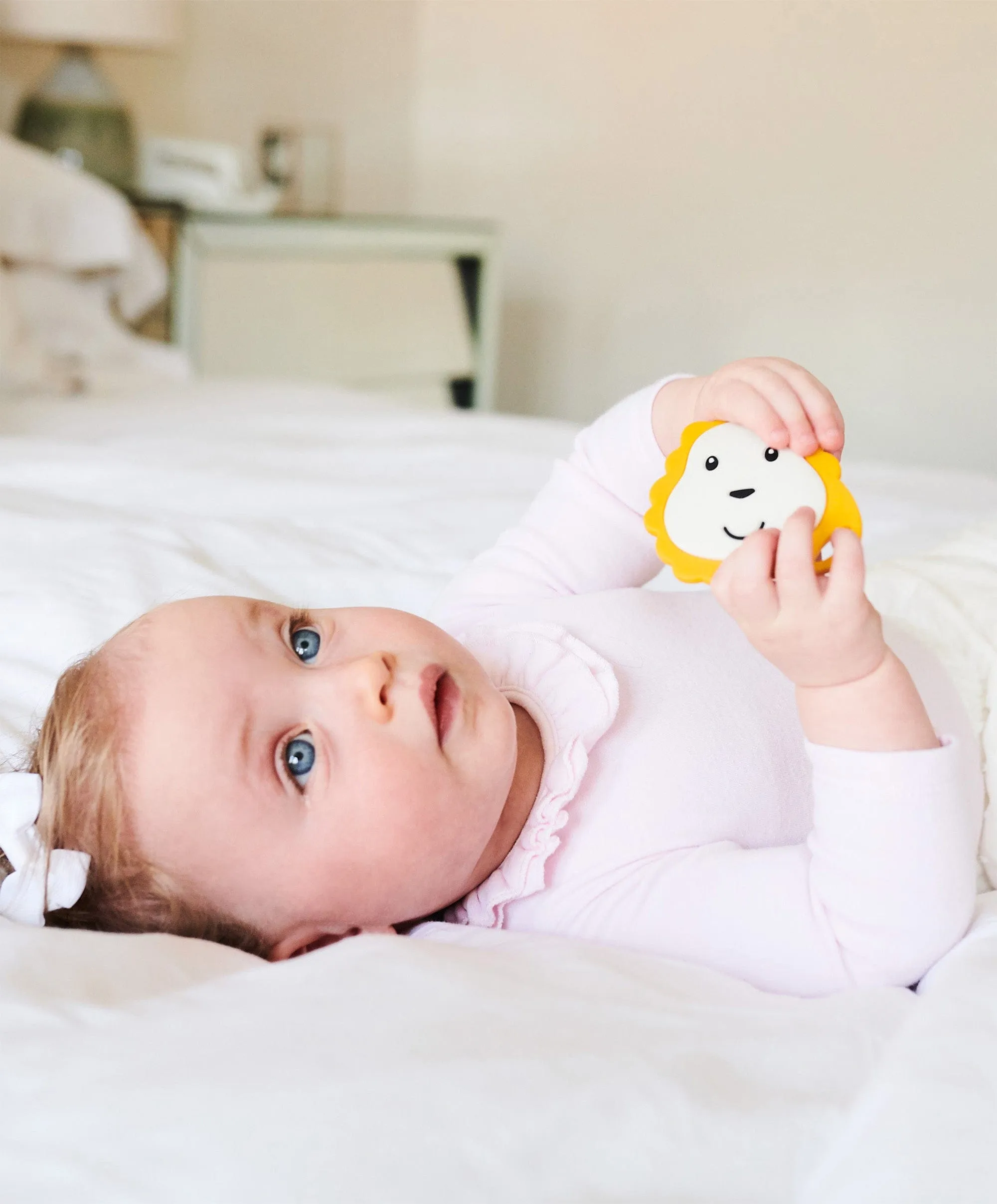 Matchstick Monkey Flat Lion Face Teether in Yellow