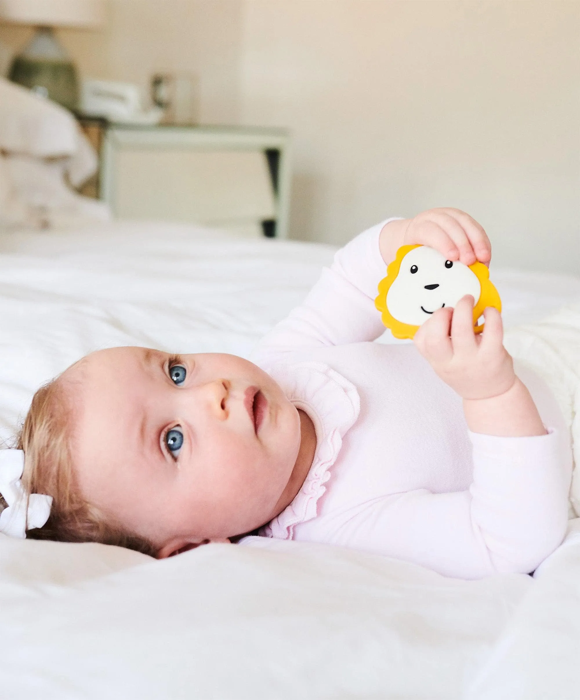 Matchstick Monkey Flat Lion Face Teether in Yellow